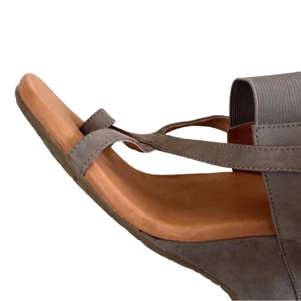 Like New Gentle Souls Leather Irwin Wedge Sandals Size 8 - Picture 3 of 8